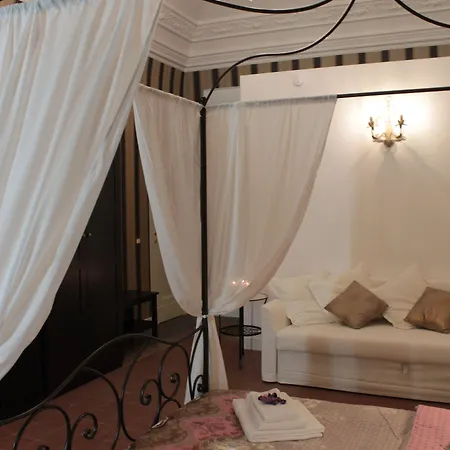 Aitna Nocleg ze śniadaniem 4*